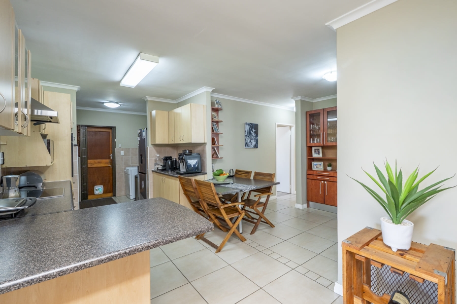 5 Bedroom Property for Sale in De Oude Spruit Western Cape